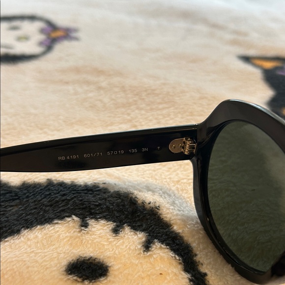 Ray-Ban Black Oval Sunglasses - Picture 3 of 7